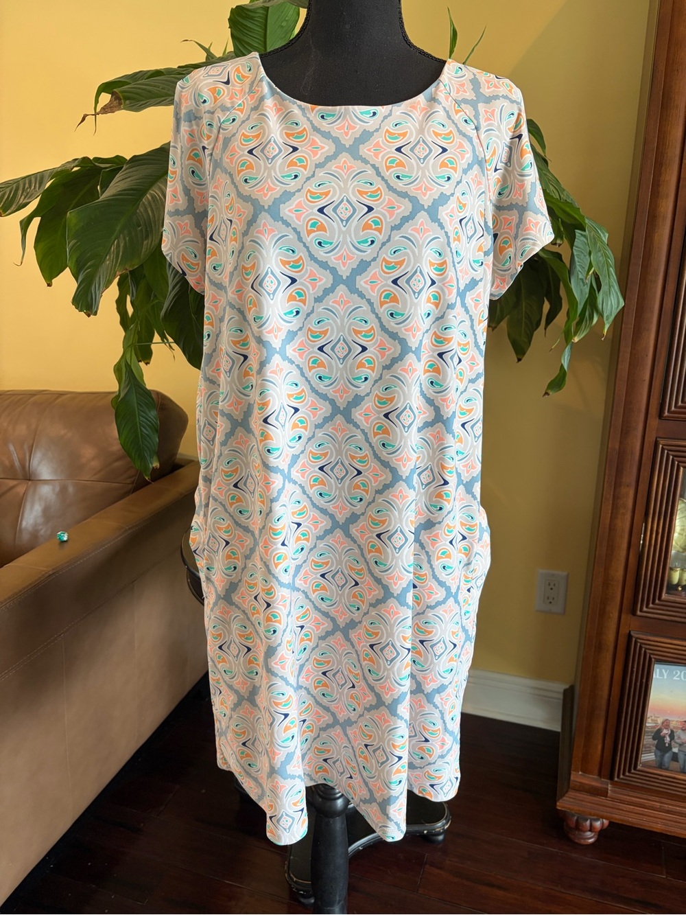 All For Color short-sleeved shift dress featuring a geometric medallion - XL